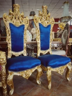 Casa Padrino Barock Thron Stuhl Royalblau / Gold - Handgefertigter Hochlehn Esszimmer Stuhl mit Samtstoff - Barock Esszimmer Möbel