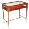 Casa Padrino Barock Vitrine Braun / Bordeauxrot / Messing - Handgefertigter Massivholz Schaukasten mit aufklappbarem Deckel und Samtstoff - Barock Möbel