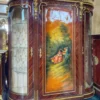Casa Padrino Barock Vitrine Braun / Mehrfarbig / Gold - Handgefertigter Massivholz Vitrinenschrank mit 3 Türen - Barock Möbel - Edel & Prunkvoll