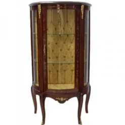 Casa Padrino Barock Vitrine Mahagonibraun mit goldfarbenem Stoff - 70 x 40 x 135 cm