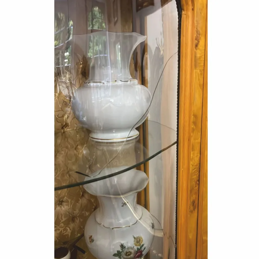 Casa Padrino Barock Vitrine Vogelaugenahorn / Gold / Messing H. 175 cm - 1B Ware