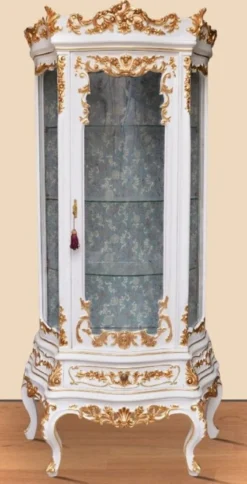 Casa Padrino Barock Vitrine Weiß / Gold - Prunkvoller Barock Vitrinenschrank mit Glastür und Schublade - Handgefertigte Barock Wohnzimmer Möbel