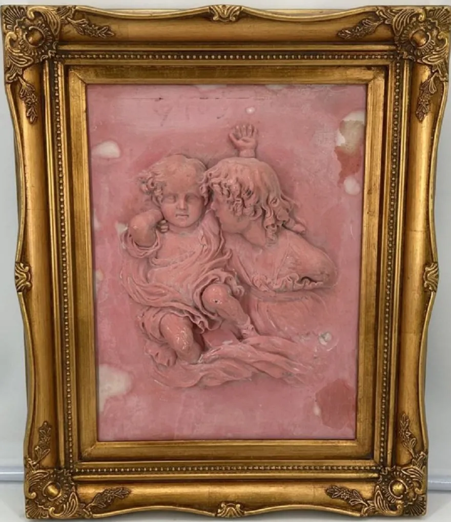 Casa Padrino Barock Wandrelief Rosa / Gold 44,5 x H. 55 cm - Antik Stil Wand Deko Stein Relief mit Prunk Rahmen - Deko Accessoires im Barockstil - Barock Wanddeko