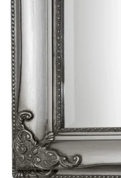 Casa Padrino Barock Wandspiegel Silber 72 x H. 132 cm - Handgefertigter Barock Spiegel mit Holzrahmen und wunderschönen Verzierungen