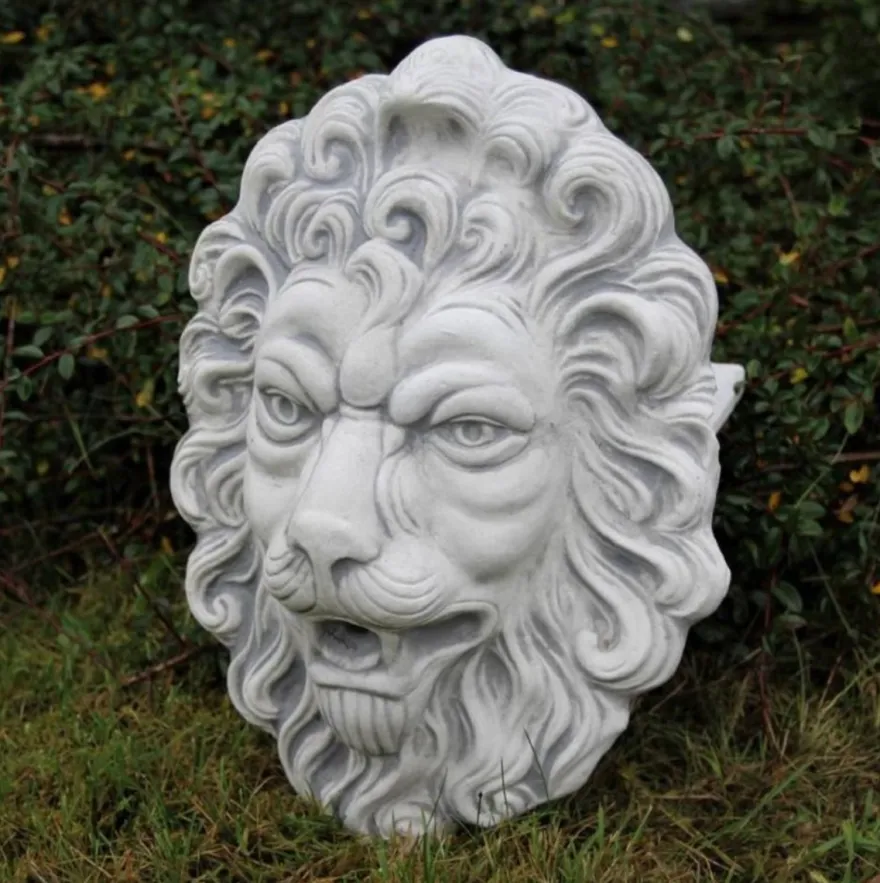 Casa Padrino Barock Wasserspeier Wandrelief Löwe 30 x 17 x H. 43 cm - Löwenkopf Stein Wasserspeier Garten Wanddeko Relief - Barock & Jugendstil Garten Deko Accessoires