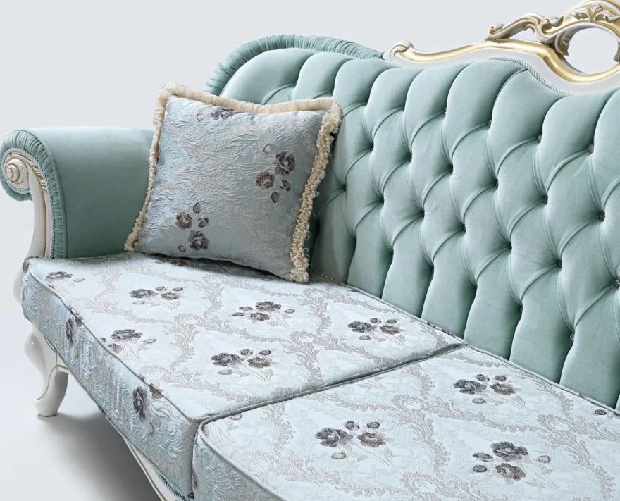Casa Padrino Barock Wohnzimmer Sofa mit Glitzersteinen und Blumenmuster Hellgrün / Hellblau / Weiß / Gold 215 x 80 x H. 120 cm - Barock Möbel