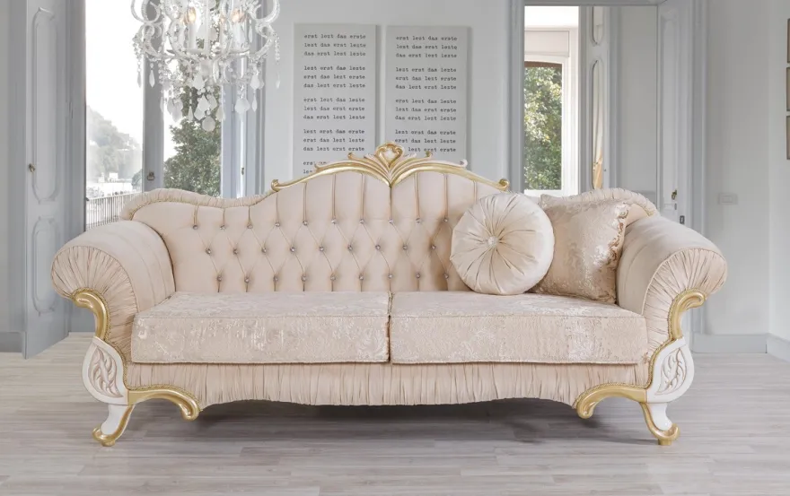 Casa Padrino Barock Wohnzimmer Set Beige / Weiß / Gold - 2 Sofas & 2 Sessel & 1 Couchtisch - Wohnzimmer Möbel im Barockstil - Edle Barock Möbel