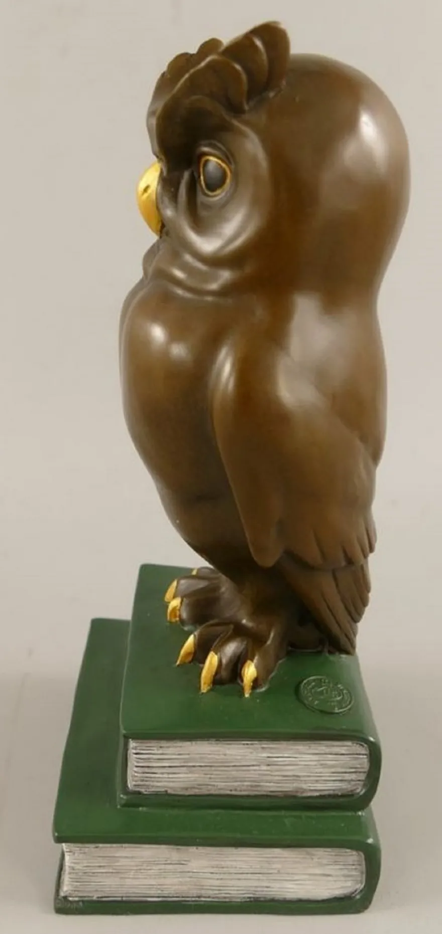 Casa Padrino Bronze Deko Figur Eule auf Büchern H. 22 cm - Schreibtisch Deko Skulptur