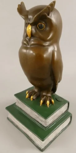 Casa Padrino Bronze Deko Figur Eule auf Büchern H. 22 cm - Schreibtisch Deko Skulptur