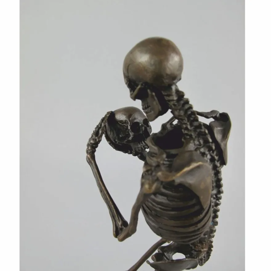 Casa Padrino Bronze Deko Skulptur Skelett H. 31 cm - Deko Accessoires