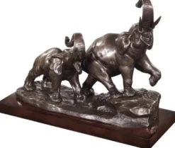 Casa Padrino Bronze Elefanten auf Holzsockel Bronze / Braun 42 x 17 x H. 33 cm - Luxus Deko Bronzefiguren