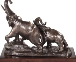Casa Padrino Bronze Elefanten auf Holzsockel Bronze / Braun 42 x 17 x H. 33 cm - Luxus Deko Bronzefiguren