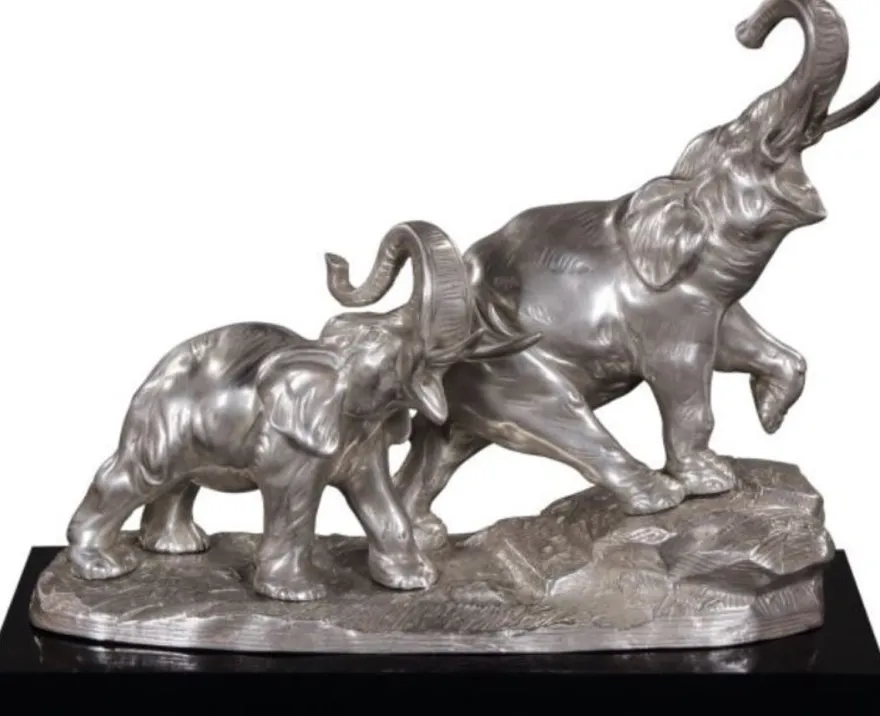 Casa Padrino Bronze Elefanten auf Holzsockel Silber / Schwarz 42 x 17 x H. 33 cm - Luxus Deko Bronzefiguren