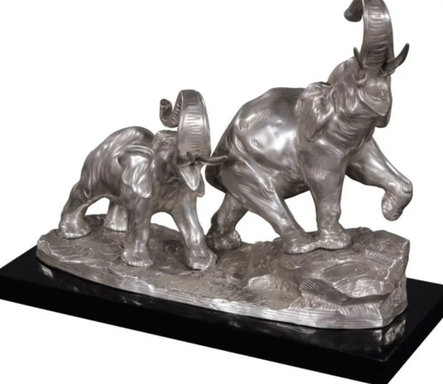 Casa Padrino Bronze Elefanten auf Holzsockel Silber / Schwarz 42 x 17 x H. 33 cm - Luxus Deko Bronzefiguren