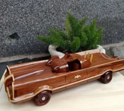 Casa Padrino Deko Auto Dreamcar Braun / Naturfarben 36 x 12 x H. 11 cm - Handgefertigtes Holz Auto - Wohnzimmer Deko - Schreibtisch Deko - Deko Accessoires