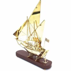 Casa Padrino Deko Messing Segelschiff auf Holzsockel Gold / Dunkelbraun H. 43 cm