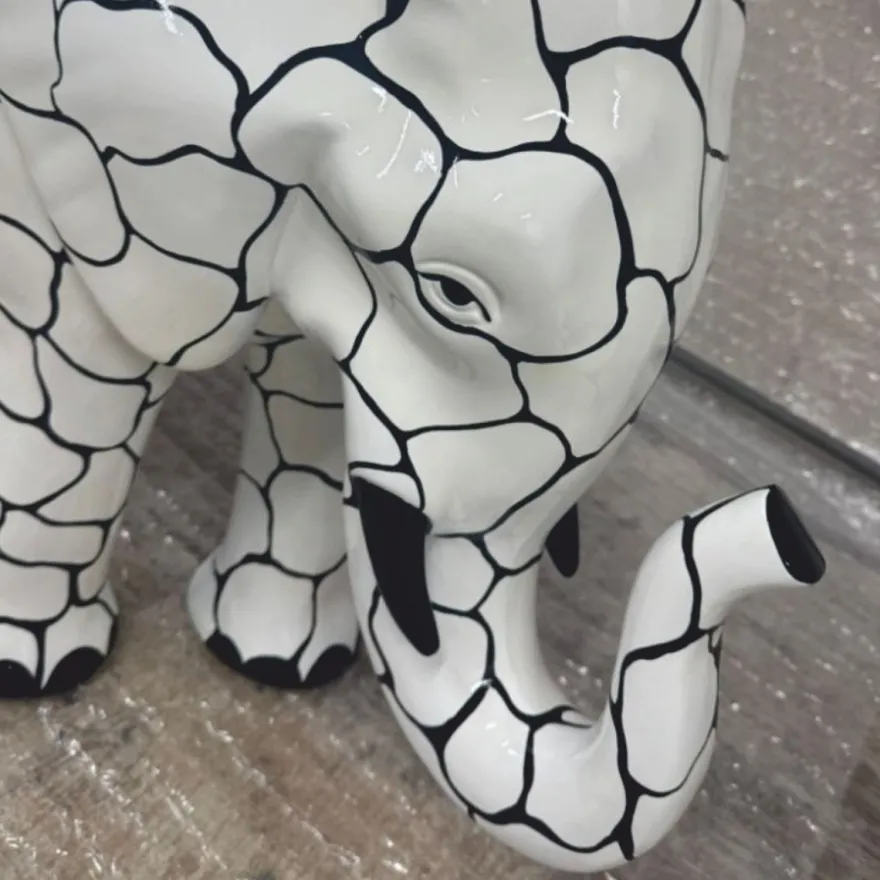 Casa Padrino Deko Skulptur Elefant Weiß / Schwarz 84 x H. 57 cm - Deko Figur