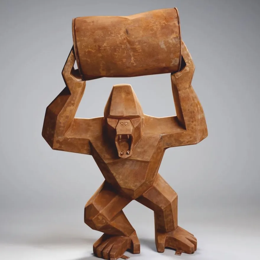 Casa Padrino Deko Skulptur Gorilla mit Fass Rost H. 140 cm - Affen Figur - Große Garten Figur - Große Tierfiguren