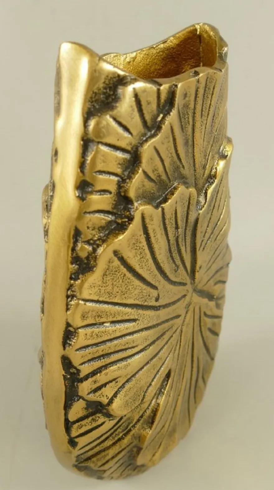 Casa Padrino Deko Vase Bronze H. 27 cm - Aluminium Blumenvase - Deko Accessoires