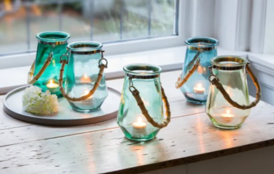 Casa Padrino Deko Windlicht mit Bambusgriff, Luxus Glas Windlicht in Dunkelgrün, Durchmesser 14 cm, Höhe 20 cm