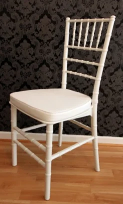Casa Padrino Designer Acryl Stuhl Ghost Chair in Weiß mit Sitzkissen 40 x 46 x 92,5 cm