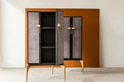 Casa Padrino Designer Barschrank Schwarz / Grau / Silber 90 x 50 x H. 160 cm - Massivholz Schrank mit 2 Türen - Wohnzimmer Möbel - Hotel Möbel - Luxus Kollektion