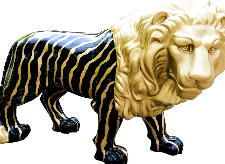 Casa Padrino Designer Dekofigur Löwe Schwarz / Gold Lebensgross 190 x 61 x H. 140 cm - Riesige Lebensgroße Skulptur - Gartendeko