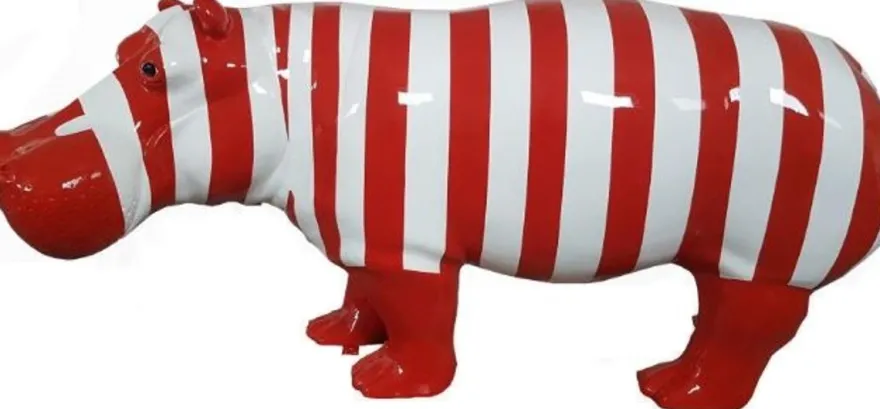 Casa Padrino Designer Dekofigur Nilpferd mit Streifen Rot / Weiß 180 x H. 79 cm - Deko Skulptur - Riesige Gartenfigur - Gartendekoration