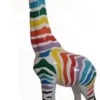 Casa Padrino Designer Deko Giraffe mit Streifen Weiß / Mehrfarbig H. 205 cm - Riesige Dekofigur - Gartendeko Skulptur - Gartenfigur