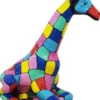 Casa Padrino Designer Deko Skulptur sitzende Giraffe Bunt H. 80 cm - Wetterbeständige Dekofigur - Wohnzimmer Garten Terrassen Deko