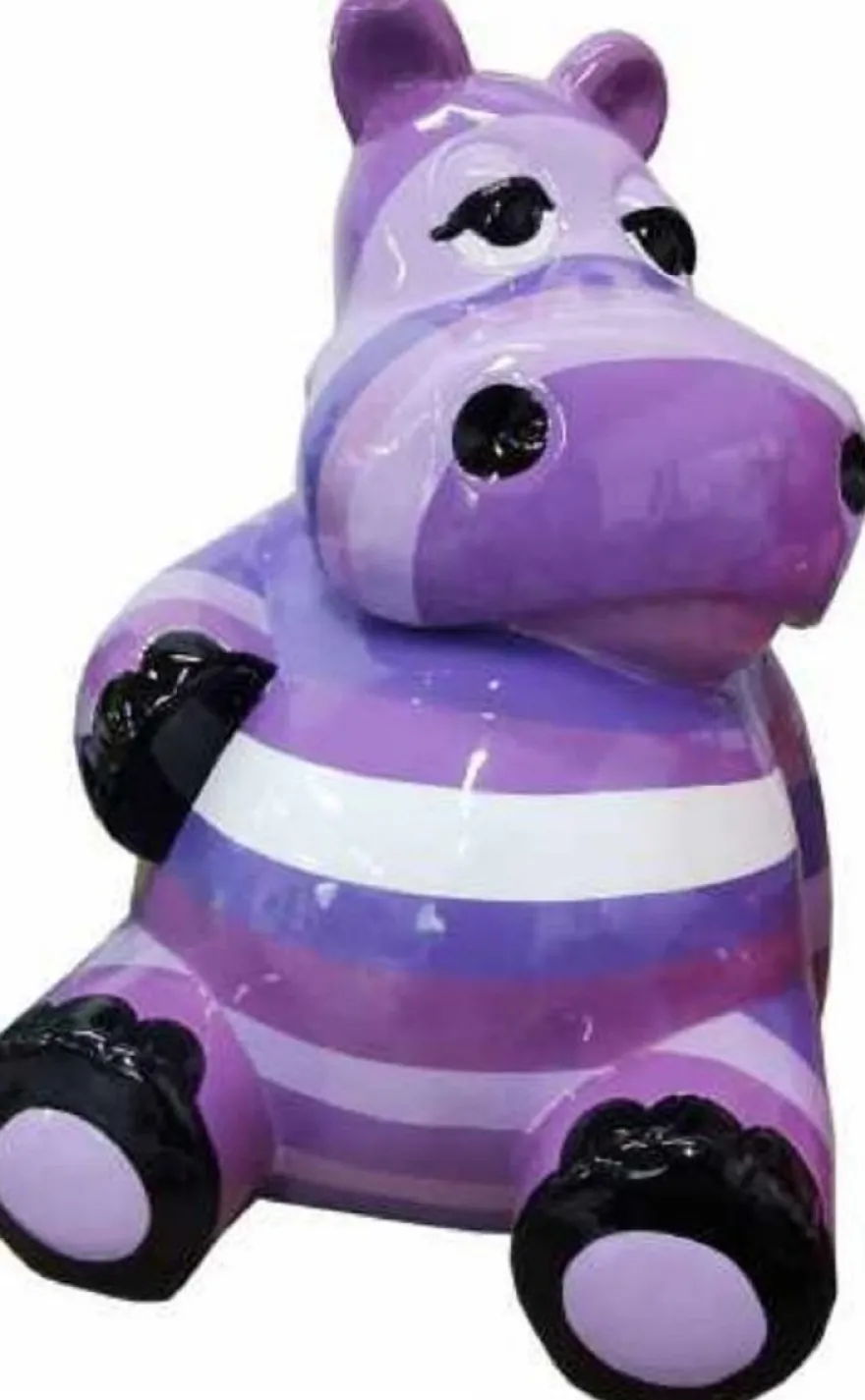 Casa Padrino Designer Deko Skulptur Sitzendes Nilpferd Lila / Mehrfarbig H. 48 cm - Wetterbeständige Dekofigur - Wohnzimmer Deko - Garten Deko - Terrassen Deko