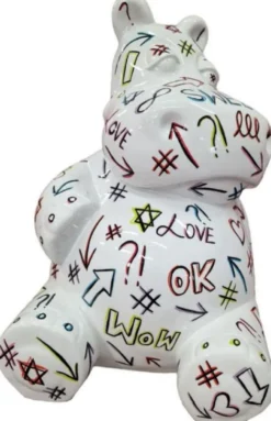 Casa Padrino Designer Deko Skulptur Sitzendes Nilpferd Weiß / Mehrfarbig H. 48 cm - Wetterbeständige Deko Skulptur - Wohnzimmer Deko Figur - Garten Deko Figur - Deko Tierfigur - Deko Accessoires
