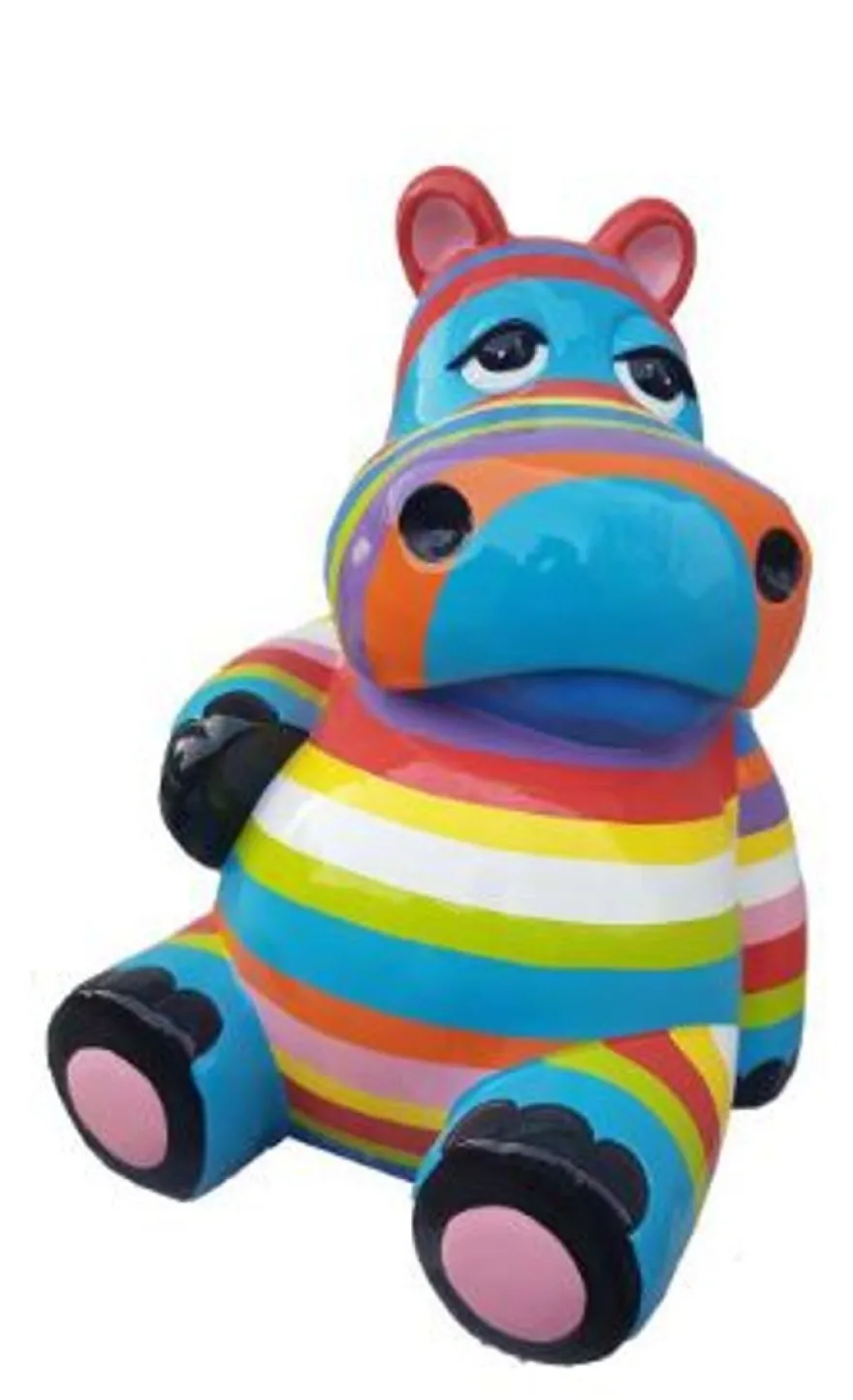 Casa Padrino Designer Deko Skulptur Sitzendes Nilpferd Mehrfarbig Gestreift H. 48 cm - Wetterbeständige Dekofigur - Wohnzimmer Deko - Garten Deko - Terrassen Deko