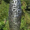 Casa Padrino Designer Edelstahl Garten Skulptur Zapfen Kegel Silber Ø 40 x H. 200 cm - Handgefertigte Gartenfigur - Luxus Garten Dekoration