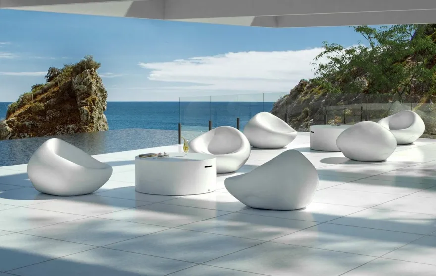 Casa Padrino Designer Gartensessel Matt Weiß 100 x 110 x H. 70 cm - Wetterbeständiger Garten Terrassen Sessel - Hotel Möbel - Luxus Qualität