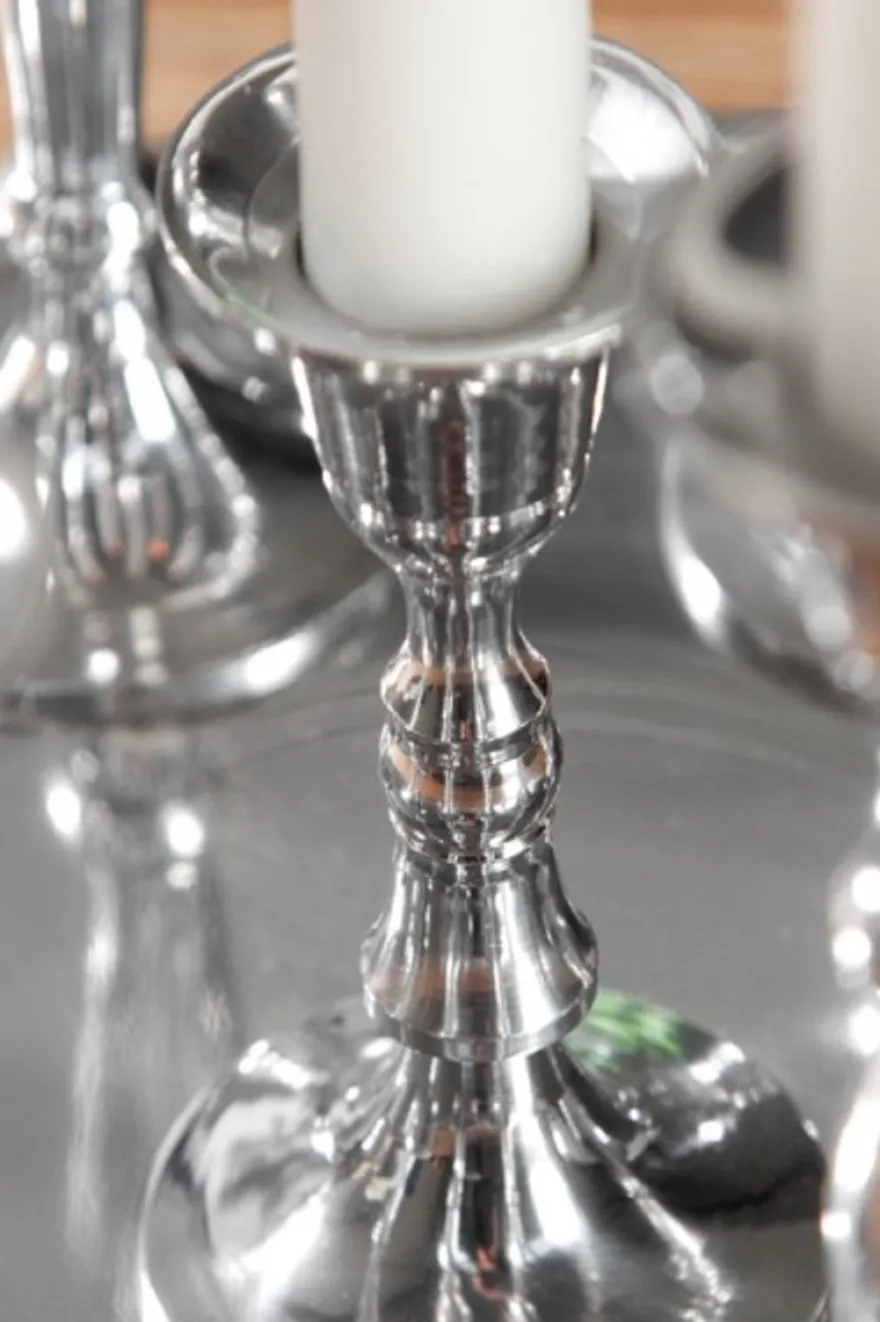Casa Padrino Designer Kerzenhalter Shine Classic, 9-flammig, poliertes Aluminium, Silber, Höhe 26 cm, Durchmesser 30 cm