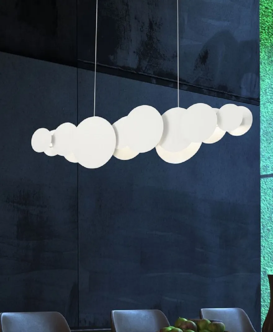 Casa Padrino Designer LED Hängeleuchte Weiß / Silber 82 x 8 x H. 38 cm - Luxus Pendelleuchte