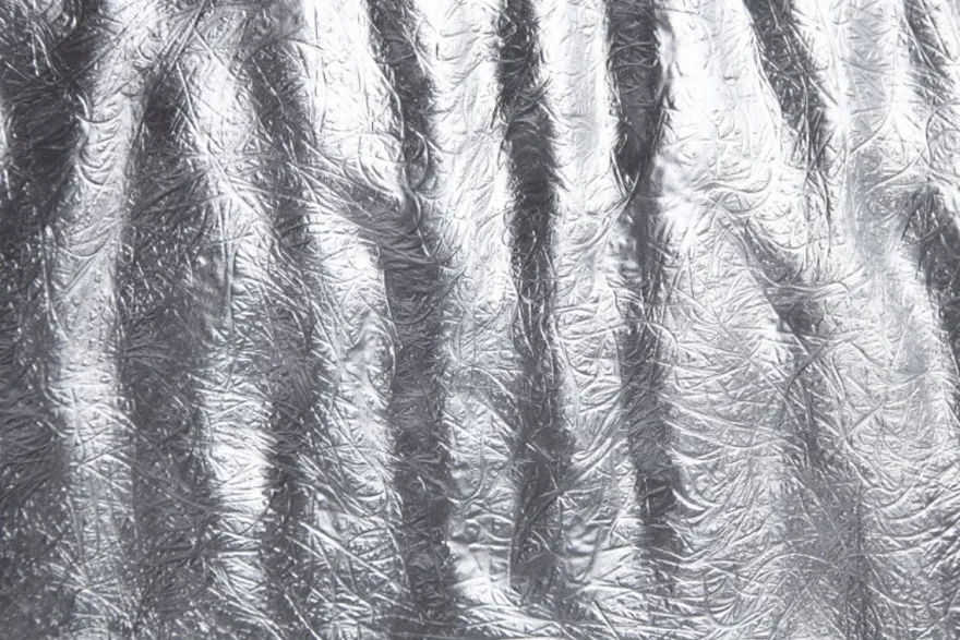 Casa Padrino Designer Pendelleuchte Modern, Edelstahl und Aluminium, Weiß / Silber, Durchmesser 70 cm