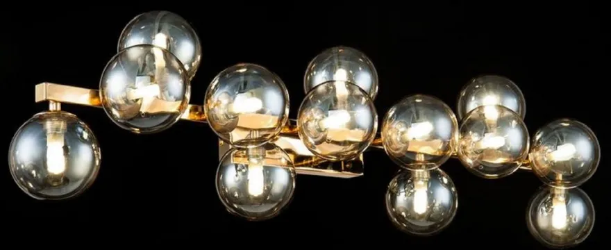 Casa Padrino Designer Wandleuchte Gold / Bernsteinfarben 95 x 23 x H. 24 cm - Moderne Wandlampe mit kugelförmigen Lampenschirmen
