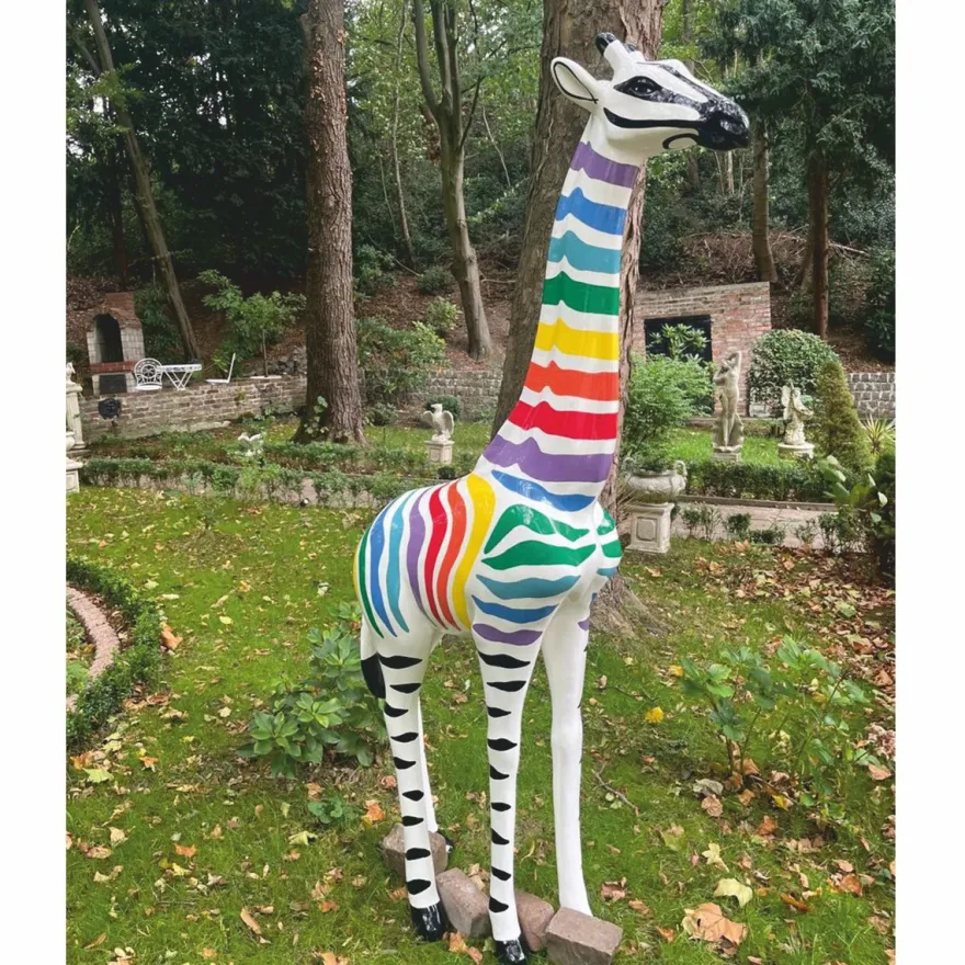 Casa Padrino Garten Deko Skulptur Giraffe Weiß / Bunt H. 205 cm - Garten Deko Figur