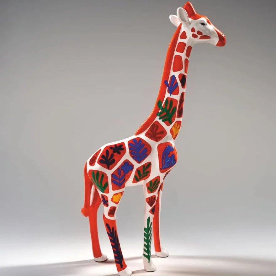 Casa Padrino Garten Deko Skulptur Giraffe Weiß / Rot / Bunt H. 205 cm - Große Garten Deko Figur - Garten Tierfigur - Garten Figuren