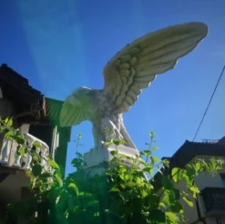 Casa Padrino Gartendeko Skulptur Adler Grau 180 x 70 x H. 92 cm - Große Garten Deko Stein Figur - Garten Stein Skulpturen - Garten Deko Accessoires
