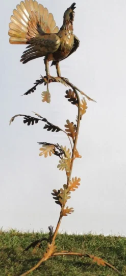 Casa Padrino Gartendeko Skulptur Hahn auf Ast Rostfarben 87 x 70 x H. 160 cm - Handgefertigte Gartenfigur - Garten Dekoration