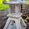 Casa Padrino Garten Leuchte im Japanischen Stil Pagode Grau 39 x 39 x H. 71 cm - Garten & Terrassen Leuchte - Wetterbeständige Garten Laterne - Garten Terrassen Beleuchtung