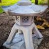 Casa Padrino Garten Leuchte im Japanischen Stil Pagode Grau 50 x 50 x H. 64 cm - Garten & Terrassen Leuchte - Wetterbeständige Garten Laterne - Garten Terrassen Beleuchtung