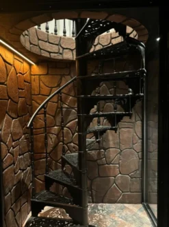 Casa Padrino Gusseisen Wendeltreppe Weiß Ø 133 x H. 304 cm - Rustikale Spiraltreppe mit 15 Stufen - Massive Gusseisen Treppe