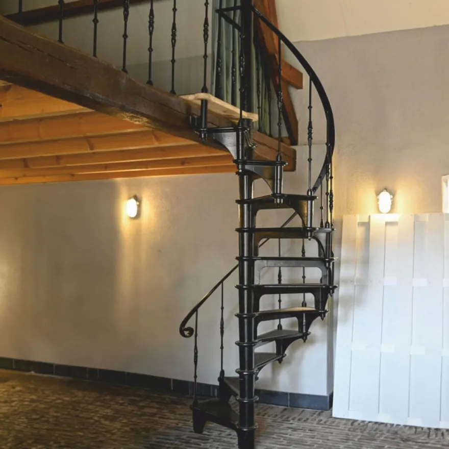 Casa Padrino Gusseisen Wendeltreppe mit Geländer linke Seite Schwarz H. 300 cm - Rustikale Spiraltreppe