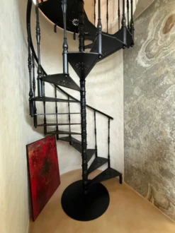 Casa Padrino Gusseisen Wendeltreppe Weiß Ø 155 x H. 300 cm - Rustikale Spiraltreppe mit 15 Stufen - Massive Gusseisen Treppe