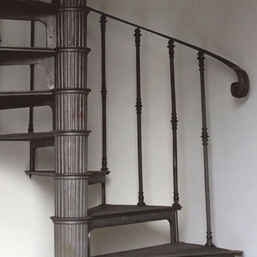 Casa Padrino Gusseisen Wendeltreppe mit Geländer rechte Seite Grau H. 289 cm - Rustikale Spiraltreppe