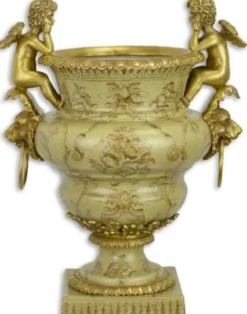 Casa Padrino Jugendstil Blumentopf Grün / Gold 27 x 19,8 x H. 33,8 cm - Porzellan Pflanzentopf mit Bronze Engelsfiguren und Löwenkopf Griffen - Deko Accessoires